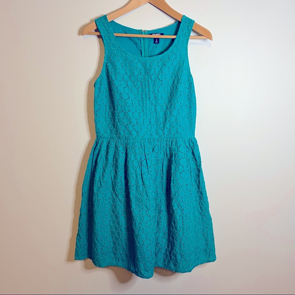 Old Navy Eyelet Lace Dress size 4